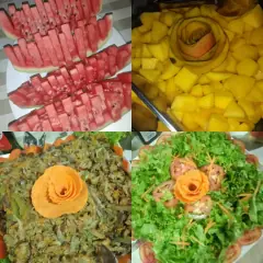 Frutas esculpidas e saladas decoradas com rosas de cenoura
