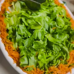 Salada de alface com cenoura ralada
